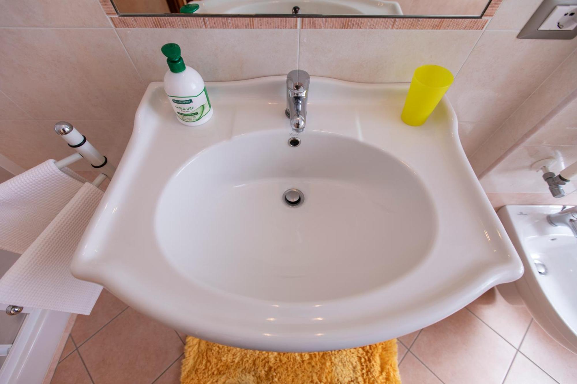 Sant'Anna Bed & Breakfast Аджерола Экстерьер фото