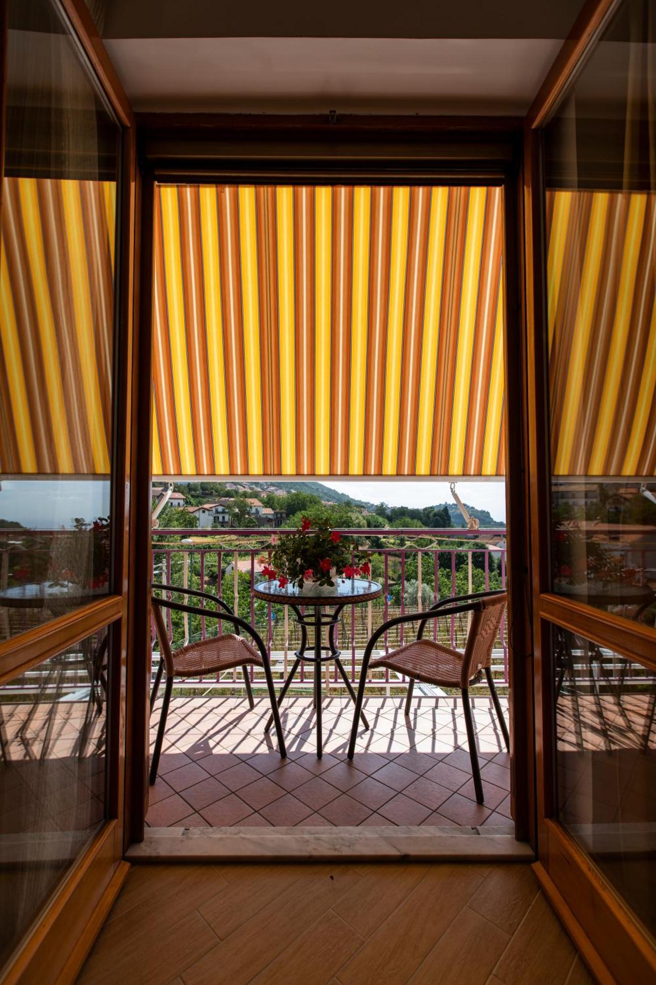 Sant'Anna Bed & Breakfast Аджерола Экстерьер фото